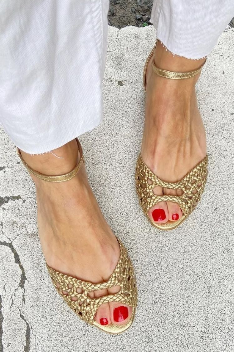 Sandalia Gregoria · Dorado — 2